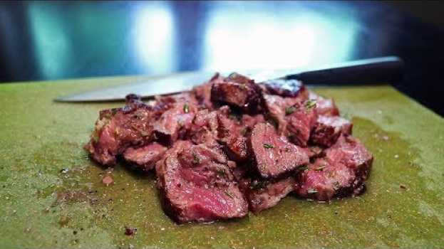 Video Why I Season My Cutting Board, NOT My Steak su italiano