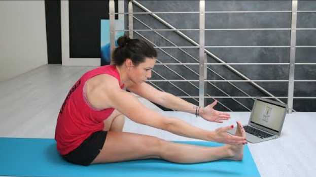 Video STRETCHING ALLE GAMBE E ADDIO AI CRAMPI: esercizi da fare a casa di allungamento muscolare in English