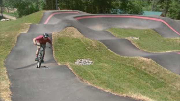 Video Ouverture d'une « pump track » aux Sentiers du Moulin à Lac-Beauport   türkçe