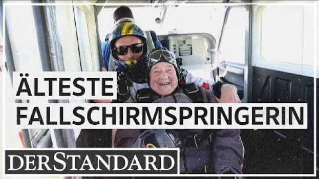 Video Keine Höhenangst: 103-jährige Frau ist die älteste Fallschirmspringerin der Welt em português