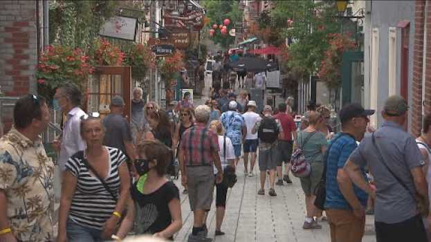 Видео Le portrait touristique du Vieux-Québec cet été на русском
