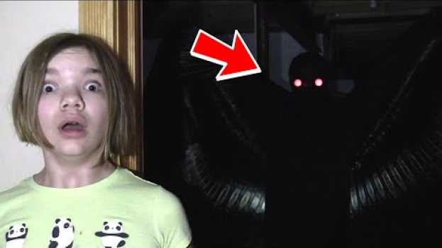 Видео MOTHMAN IN OUR HOUSE. (SCARY) на русском