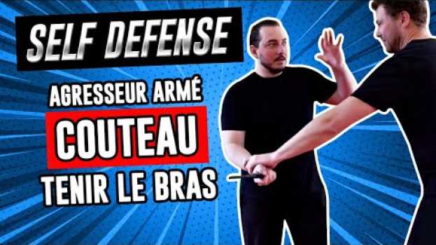 Video Peut-on TENIR LE BRAS d'un AGRESSEUR ARMÉ d'un COUTEAU [Self défense] in English