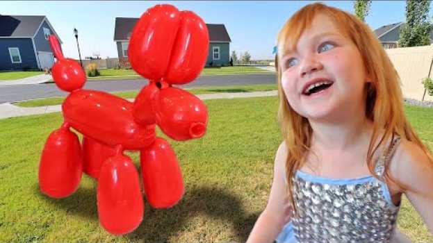 Видео MY PET BALLOON DOG!! meet Squeakee our new puppy! showing Niko & Mom all his fun dog tricks на русском