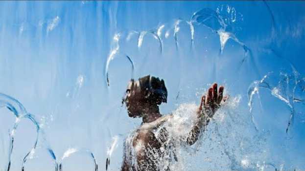 Video Cosa succede al tuo corpo quando bevi troppa acqua | Insider Italiano in English
