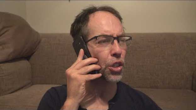 Video Calling in "Sick" to Work (Sick of Capitalism) em português
