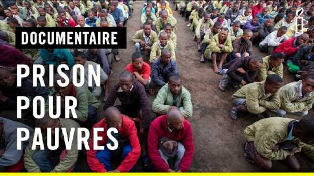 Video Immersion dans les pires prisons de Madagascar po polsku