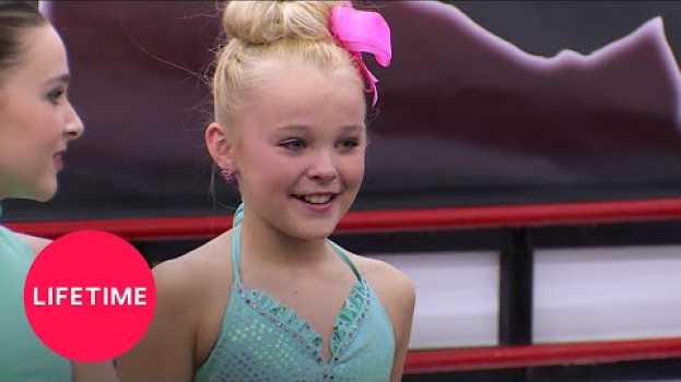 Video Dance Moms: JoJo Gets Her ALDC Jacket (Season 5 Flashback) | Lifetime en español