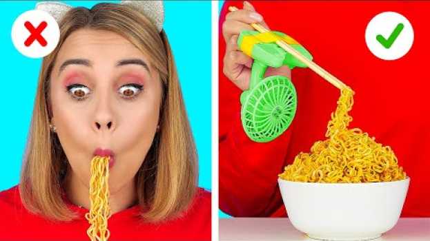 Video GENIUS HACKS FOR LAZY PEOPLE || Easy Funny Food Hacks and TikTok Tricks by 123 GO! FOOD en français