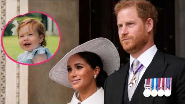 Video Zum ersten Mal: Meghan und Harry zeigen Lilibets Gesicht! su italiano