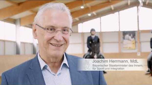 Video Karin Baumüller-Söder ist neue Patin der berittenen Einheiten der Bayerischen Polizei - Bayern en français