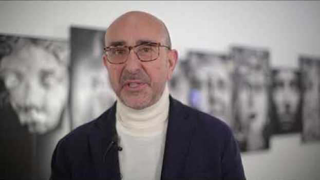 Video Stefano de Martino, del CRAST di Torino, ci racconta la mostra «Anche le statue muoiono» po polsku