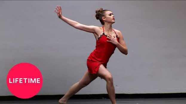Video Dance Moms: Kalani WINS Her FIRST EVER Senior Solo (Season 7 Flashback) | Lifetime po polsku