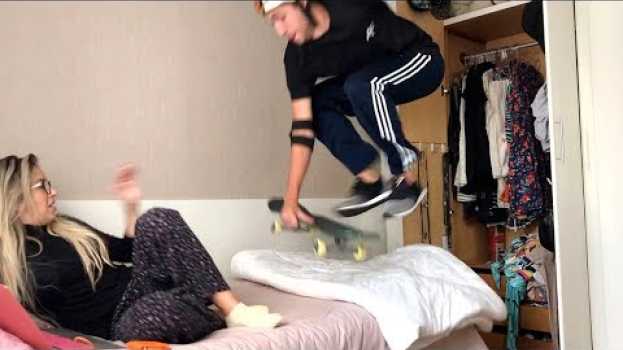 Video SAÍ DO ARMÁRIO DA MINHA IRMÃ ANDANDO DE SKATE KKKKKK po polsku