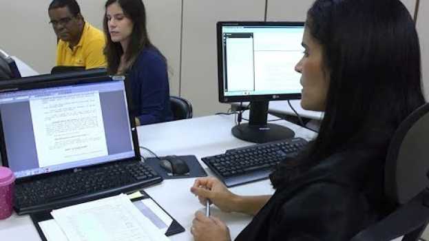 Video Mulheres são maioria no TRT5 po polsku