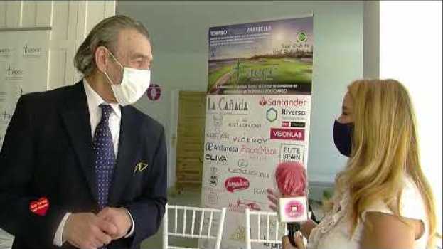 Video Almuerzo de la AECC de Marbella Entrevista de Helena Olaya al pintor Alex Cano po polsku
