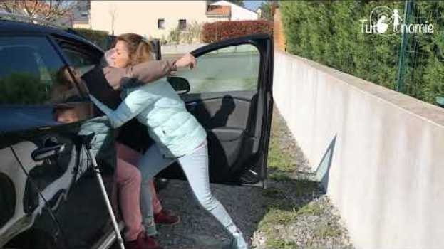 Video Comment installer une personne  en perte d’autonomie dans une voiture ? Nouvelle Version su italiano