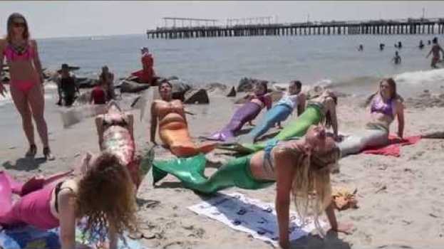 Видео Being A Mermaid Ain't Easy! So I Went To Mermaid School на русском