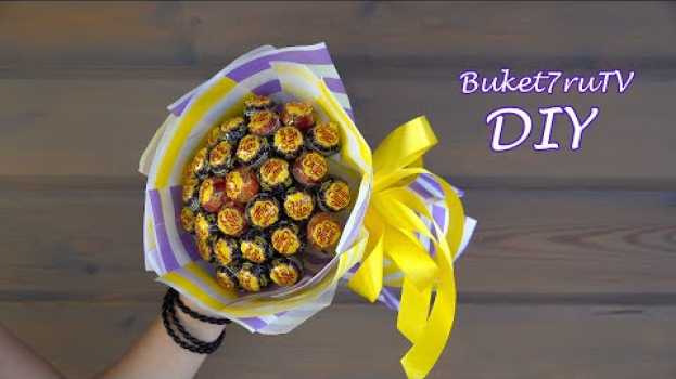 Video Букет из чупа чупсов. DIY Buket7ruTV своими руками. em português