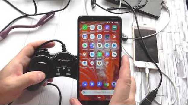 Video ⚡ OTG кабель. Для чего он нужен? Как легко можно прокачать Android смартфон с помощью USB OTG su italiano