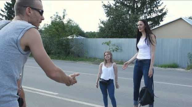 Video САМАЯ ВЫСОКАЯ ДЕВУШКА С САМОЙ МАЛЕНЬКОЙ ПОДРУГОЙ/THE TALLEST GIRL WITH THE SMALLEST FRIEND Выпуск200   türkçe