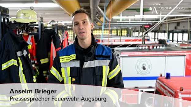 Видео Berufsfeuerwehr Augsburg: So schützt man sich vor Kohlenmonoxid на русском