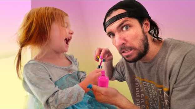 Video Adley Princess Makeover!! Surprise Dad with his FIRST manicure! auf Deutsch