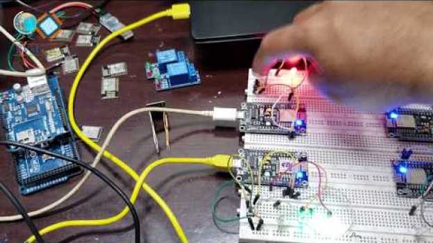 Video Comunicação entre 4 ESP8266 com central ESP sem roteador. su italiano