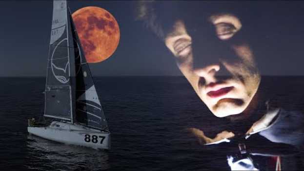 Video Ça va être TOUT NOIR !! (ma première nuit en mer) • Mini Transat 2021 su italiano