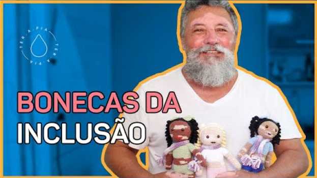 Video ELE CRIOU A BONECA VITILINDA PARA REPRESENTAR PESSOAS COM VITILIGO | Histórias de ter.a.pia #34 su italiano