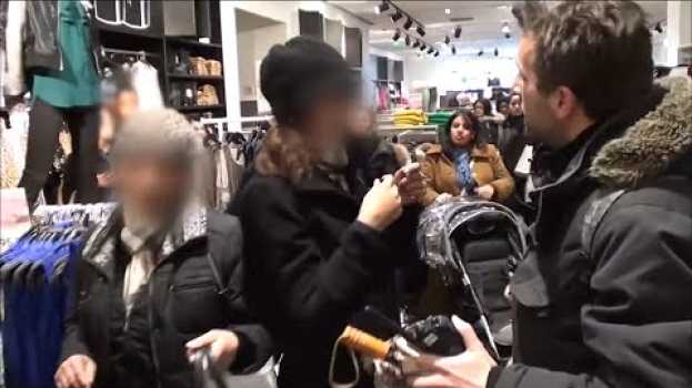 Video La main dans le sac littéralement po polsku