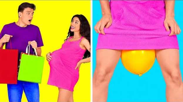 Video FUNNIEST LAZY PEOPLE HACKS YOU HAVE TO TRY || Crazy Hacks For Lazy People by 123 GO! su italiano