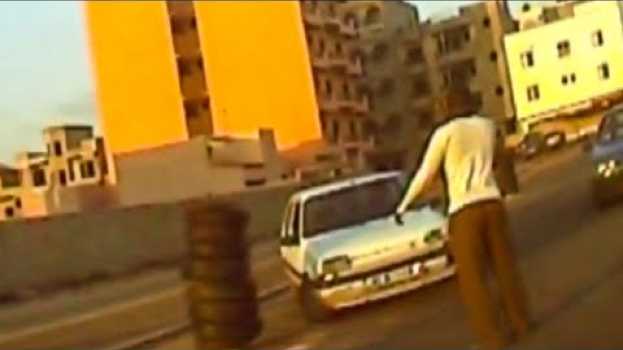 Video PASSER SON PERMIS AU SÉNÉGAL (EN SUPER 5) po polsku