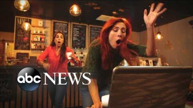 Video Woman spills coffee on customer's laptop | What Would You Do? | WWYD em português