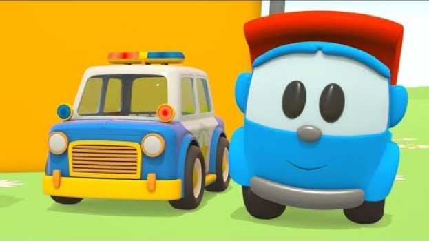 Video Leo e la macchina della polizia stradale en español