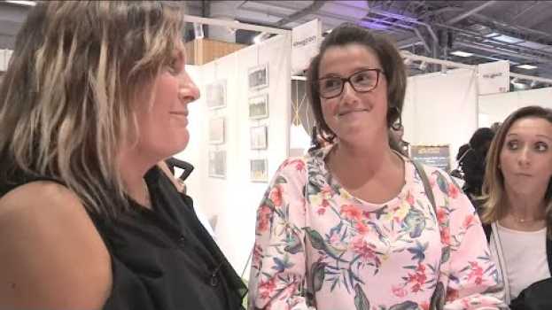 Video Elle éclate son budget au salon du mariage in English