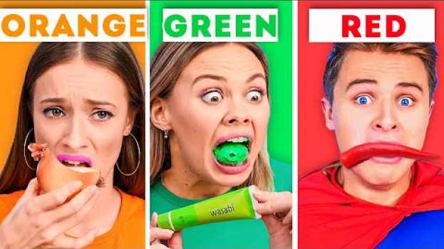 Video EATING ONLY ONE COLOR OF FOOD FOR 24 HOURS! || Funny Food Challenges auf Deutsch