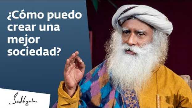 Видео ¿Cómo puedo crear una mejor sociedad? | Sadhguru на русском