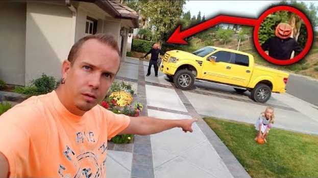 Video Pumpkin Patch Hacker Spy Caught on Camera Breaking Into Our House! en español