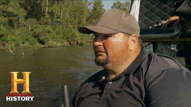 Video Swamp People: Daniel and Big T Track Down a Poacher (Season 10) | History en español