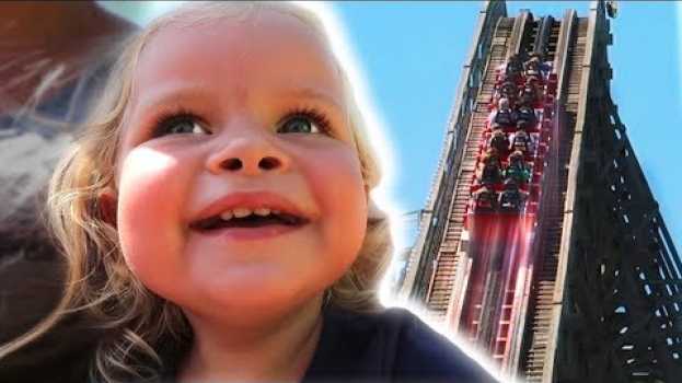 Video 😮 FIRST ROLLER COASTER🎢 en español