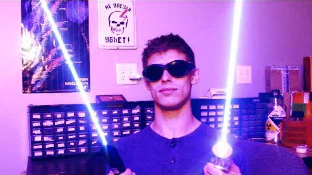 Video Testing Illegal Blue Lasers from eBay (and making them even stronger) su italiano