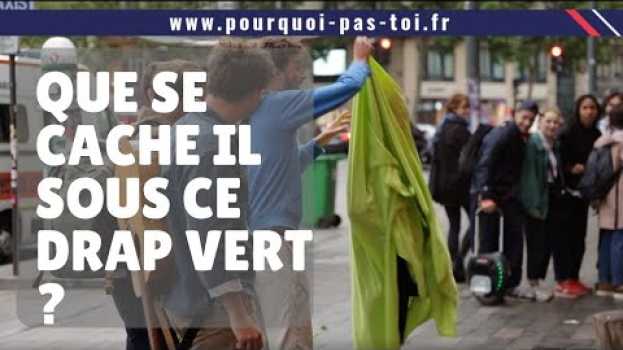 Video QUE SE CACHE T-IL SOUS CE DRAP VERT ? po polsku