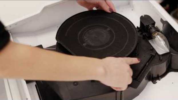 Video Come sostituire il filtro carbone in una cappa auf Deutsch