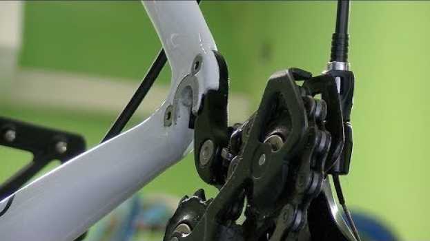 Video COME PULIRE IL TELAIO IN CARBONIO DELLA BICI DA CORSA in English