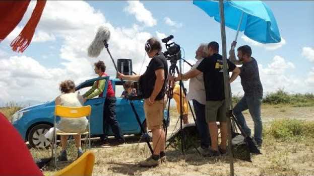 Video DI CHI è LA TERRA ?  CROWDFUNDING su www.produzionidalbasso.com em português