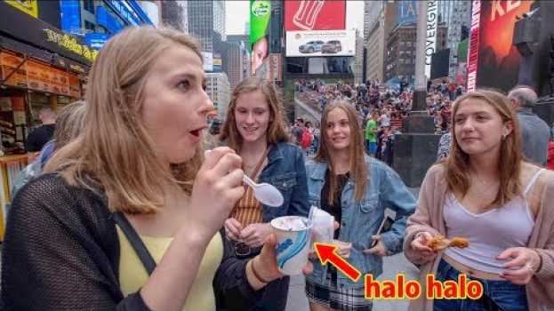 Video Giving NYC Strangers Jollibee for the First Time?! em português