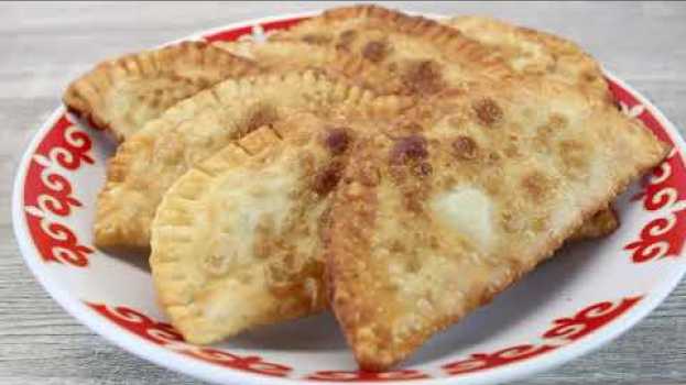 Video Если дома есть мука и немного мясного фарша, приготовьте эти сочные чебуреки! em português