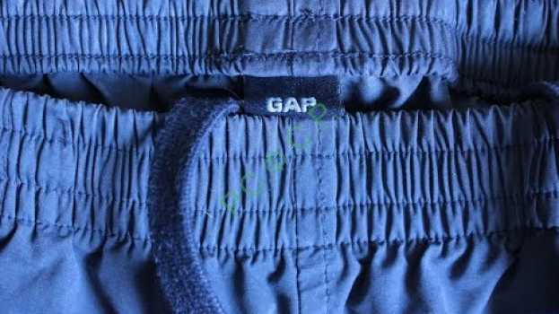 Video США 5102: Вот, штаны и их длина - фирма GAP, казалось бы - дюйм туда, дюйм сюда - и это в Америке po polsku