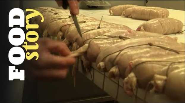 Video Voici comment on fabrique un saucisson traditionnel em português